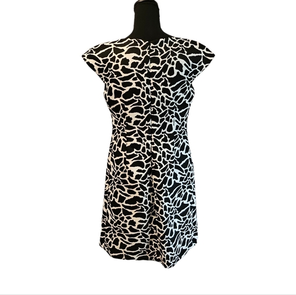 Robbie Bee Giraffe Print Sheath Dress Black & White 100% Polyester Size 6 - Picture 3 of 7